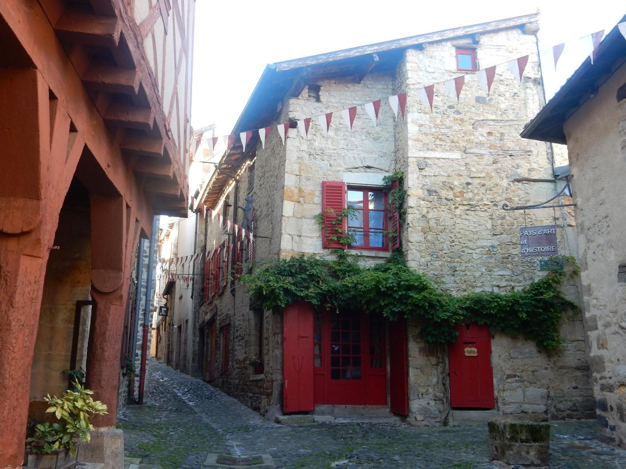 Appartement Le logis d'Hestia à Billom Extérieur photo