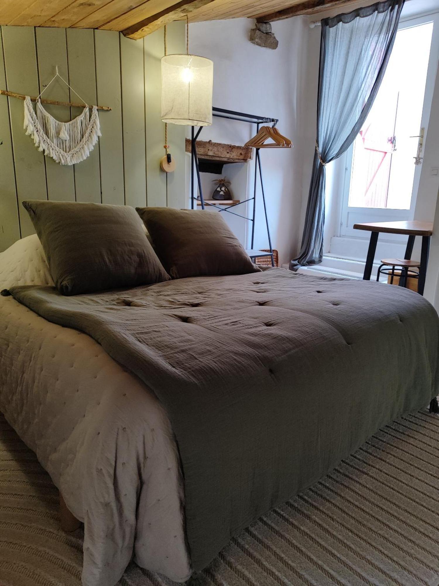 Appartement Le logis d'Hestia à Billom Extérieur photo